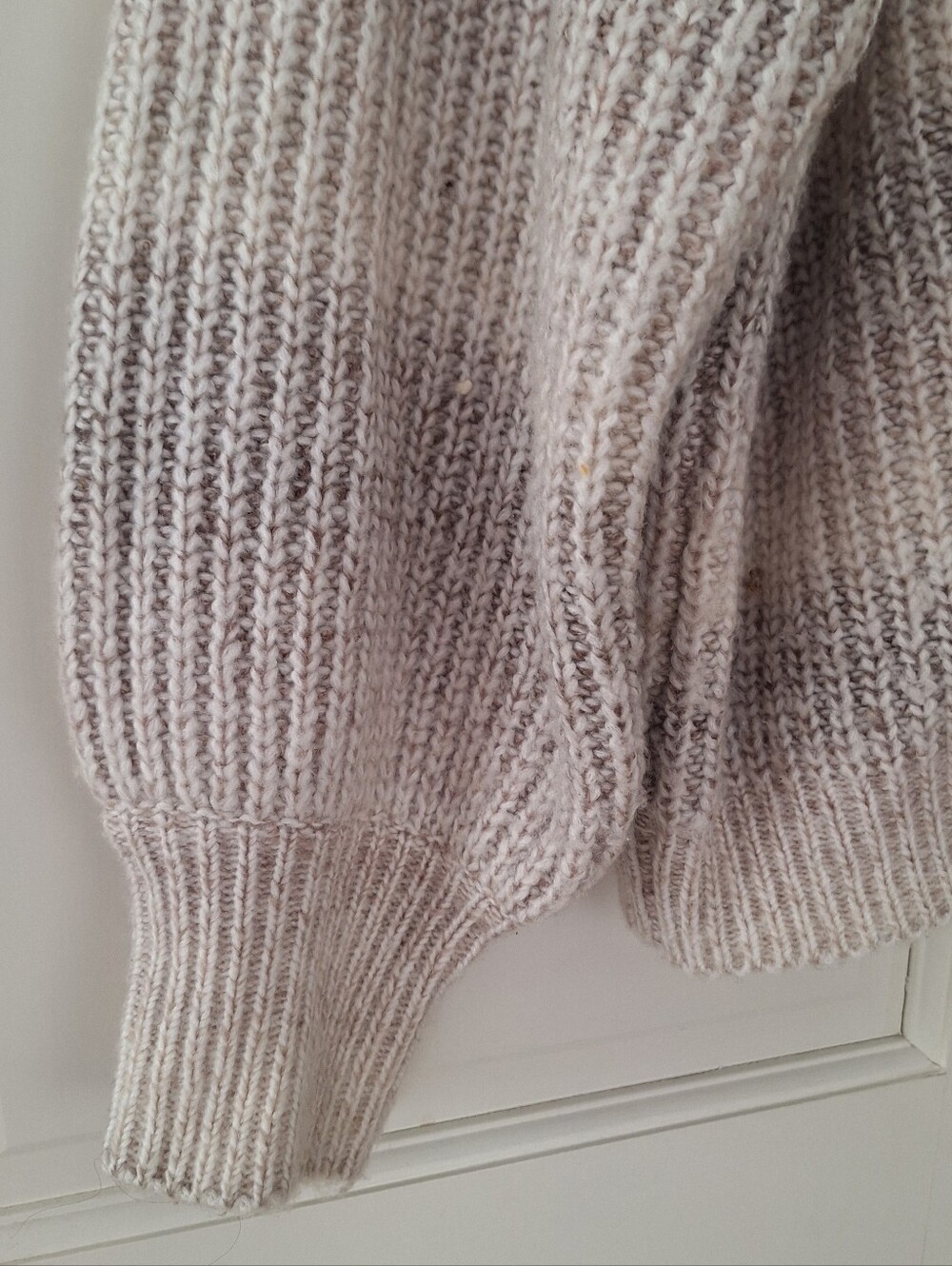 Universal Threads sweater - Picture 3 of 6